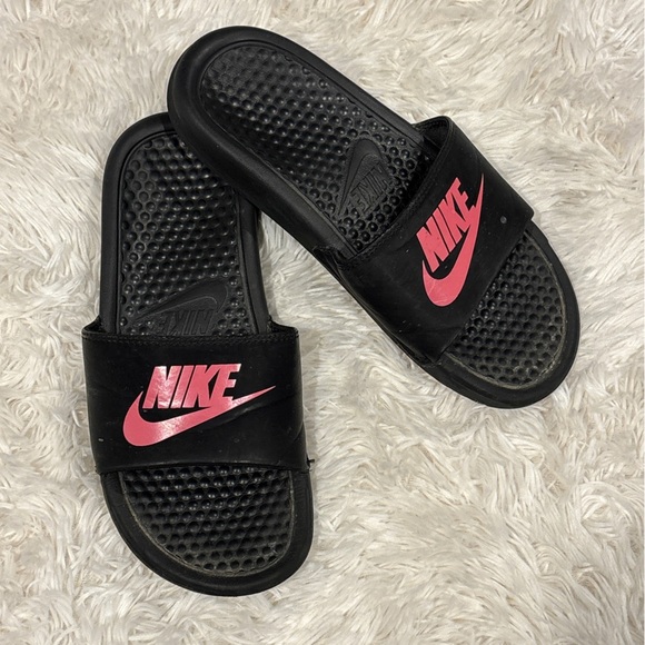 Nike youth black pink logo slip-ons / slides size 5Y - Picture 1 of 9